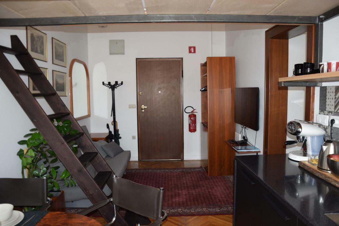 Lawyers Loft In Heritage Skyscraper Ljubljana Kültér fotó
